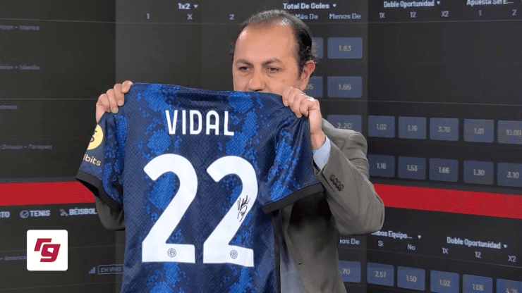 Si quieres ganar la camiseta de Arturo Vidal, firmada por el jugador, junto a KTO, pon atención al programa de este lunes. Foto: Captura.