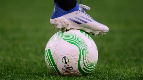 El balón con el que se juega en el Campeonato Nacional 2022 también tendrá un diseño para la final de la UEFA Europa Conference League en Albania.