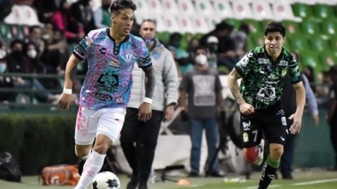 El jugador con contrato activo en México estuvo bajo las órdenes de López en Peñarol.