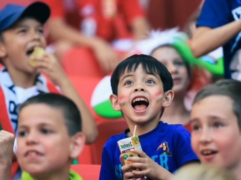 Amuleto: Hungría festeja sobre Inglaterra solo niños en sus tribunas