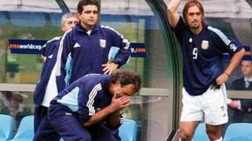 Bielsa lamenta la eliminación con Argentina en el 2002