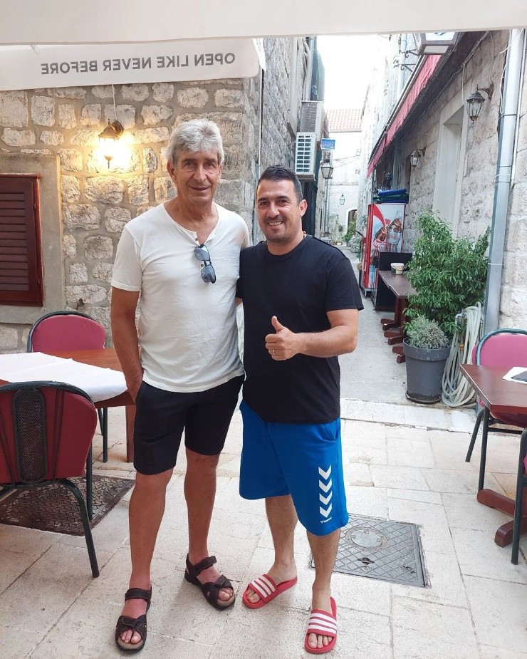 Un hincha se encontró con Manuel Pellegrini en Croacia y quiso inmortalizar el momento