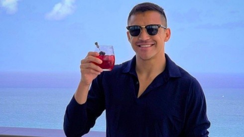 Alexis Sánchez está pasando sus vacaciones en Miami mientras espera ofertas