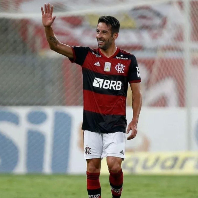 O momento desesperador que vive Maurício Isla, ex-Flamengo