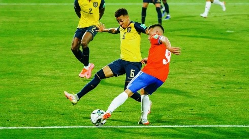 Byron Castillo se olvida de Chile y solo piensa en Ecuador, el Mundial y su club
