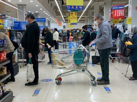 ¿Estarán abiertos los supermercados este lunes feriado?