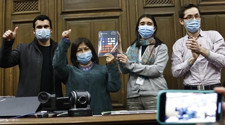 Jaime Bassa, Elisa Loncon, María Elisa Quinteros y Gaspar Domínguez, presidentes y vicepresidentes de la Convención. (AGENCIA UNO).