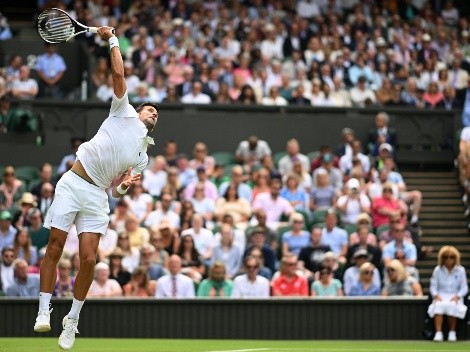 Djokovic arrasa y Casper Ruud se despide de Wimbledon