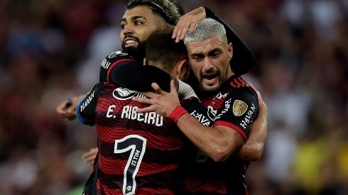 Gabriel Barbosa y Everton Ribeiro, dos de los cracks que recibirán a Arturo Vidal en el Flamengo.