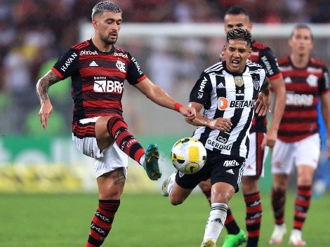 Flamengo se luce frente a Vidal y elimina al Mineiro
