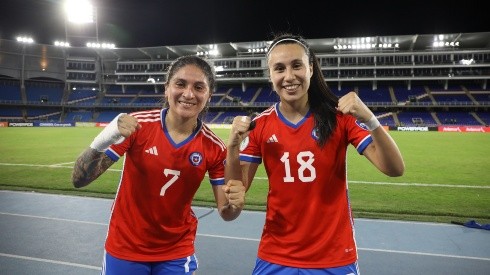 Yenny Acuña (7) y Camila Sáez (18), las goleadoras que tuvo Chile en la victoria ante Ecuador. Foto: Javiera Mera | Comunicaciones ANFP.