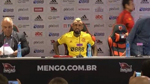 Vidal impactó en su presentación oficial con Flamengo