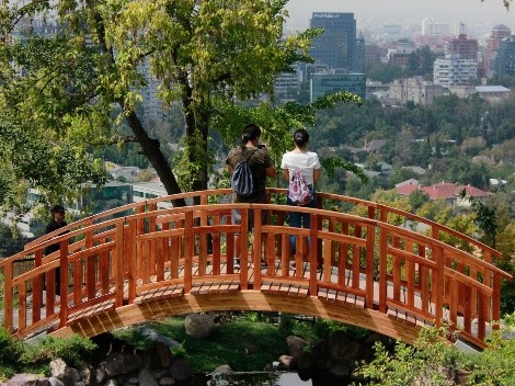 ¿Cuáles son los horarios para visitar el Jardín Japonés en el Cerro San Cristóbal?