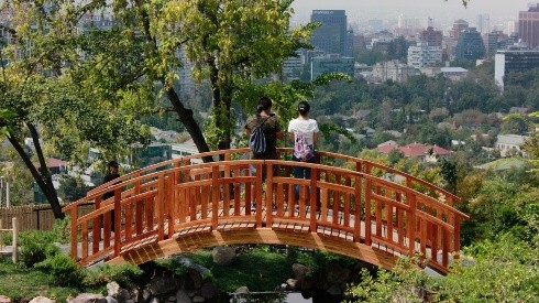 ¿Cuáles son los horarios para visitar el Jardín Japonés en el Cerro San Cristóbal?
