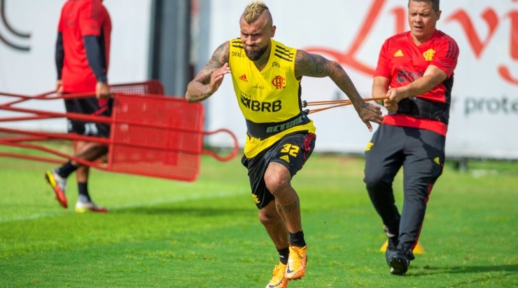 Arturo Vidal trabaja en su puesta a punto de cara al debut oficial del mediocampista chileno con la camiseta de Flamengo