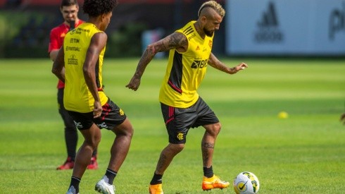 Arturo Vidal sigue sumando jornadas de trabajo en Flamengo.
