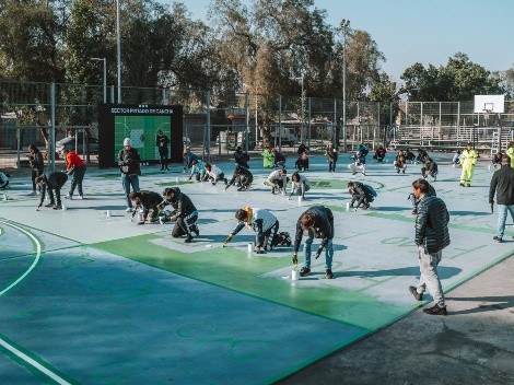 Adidas llena de color seis canchas de barrio en Santiago