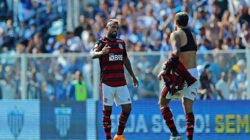 Arturo Vidal tuvo un triunfal debut en el Flamengo.