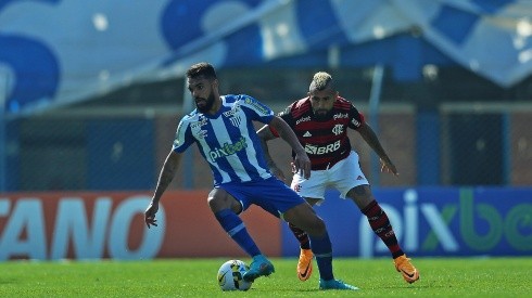 Arturo Vidal debutó y fue clave en el triunfo de Flamengo ante Avaí por el Brasileirao