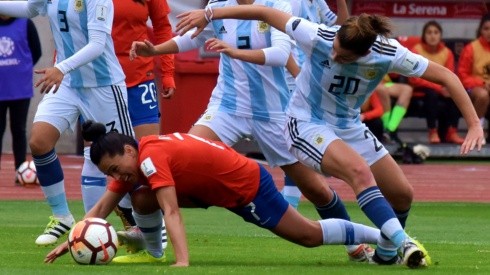 La selección chilena femenina recibió una mano de Argentina para inscribirse en lo más alto del próximo repechaje para el Mundial 2023