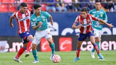 Dávila anotó un gran gol para iniciar el triunfo de León sobre el América en el fútbol mexicano.