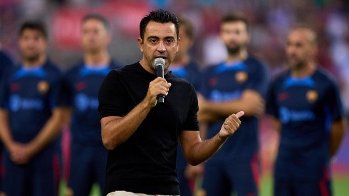Xavi Hernández ofrece un discurso en el Camp Nou