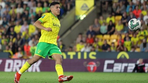 Marcelino Núñez anotó un golazo de penal para el triunfo del Norwich