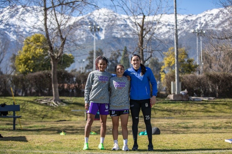 Romero y Vallejos llegan desde Independiente de Santa Fe, antiguo club de la guardametas bohemia Katherine Tapia. Foto: Lisandra Jung/Santiago Morning.