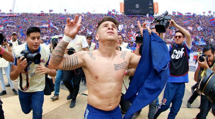 Yeferson Soteldo sin camiseta durante su paso por Universidad de Chile, siempre con un abdomen menos marcado