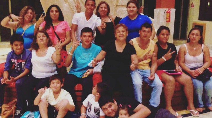 Alexis Sánchez ha tenido la compañía permanente de su familia a lo largo de su carrera