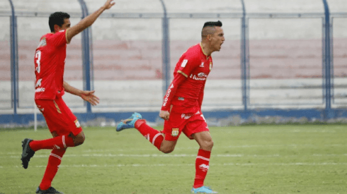 Carlos Ross celebra uno de los cuatro goles que ha marcado para Sport Huancayo en 2022.