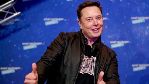 Elon Musk asegura que fue un chiste viejo su comentario sobre la compra del Manchester United