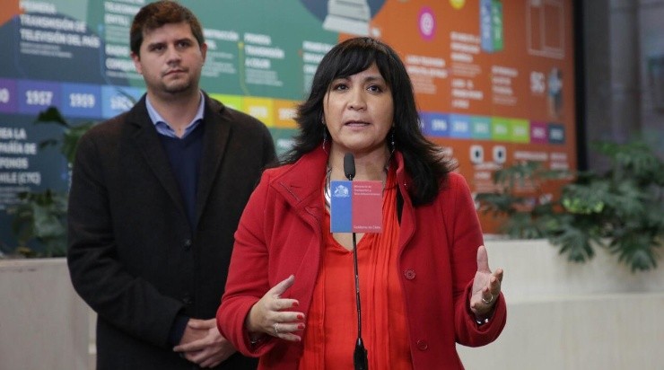 La directora de Transporte Público Metropolitano, Paola Tapia, y el subsecretario de Transportes, Cristóbal Pineda. (AGENCIA UNO)