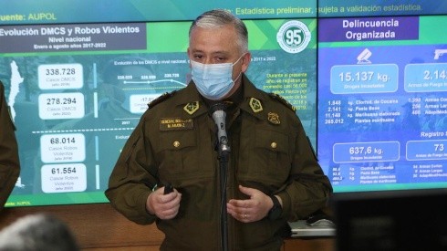 El director nacional de Orden y Seguridad de Carabineros, general inspector Marcelo Araya, explica el informe sobre delincuencia.