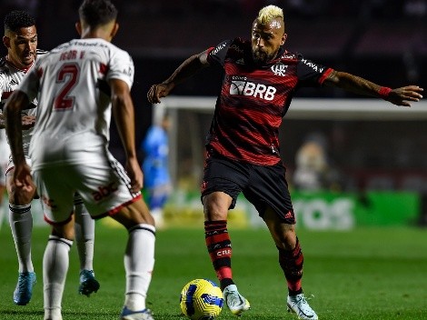 Arturo Vidal celebra como un hincha más el triunfo del Flamengo