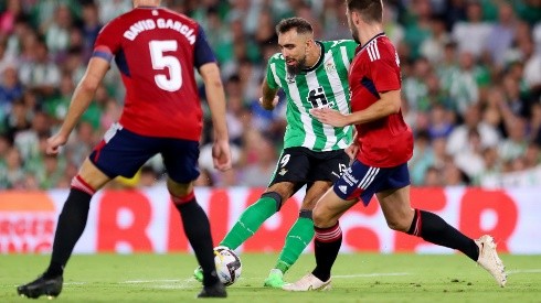 Borja Iglesias anotó un golazo para dejar al Betis en la cima de La Liga