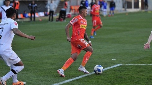 Nicolás Orrego anotó un golazo para Cobreloa ante A.C. Barnechea.