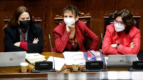 Ministras Fernández (Defensa), Tohá (Interior) y Uriarte (Segpres)