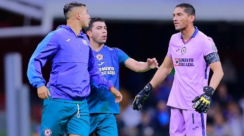 Iván Morales tuvo una ruda discusión con Jesús Corona tras la victoria del Cruz Azul.