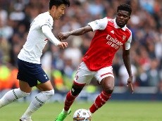 Arsenal amarra liderato con un repaso a Tottenham en el derbi