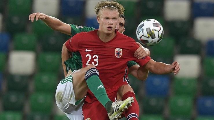 Haaland se lesionó justo cuando Noruega debía definir el pasaje a Qatar y quedó fuera del próximo Mundial