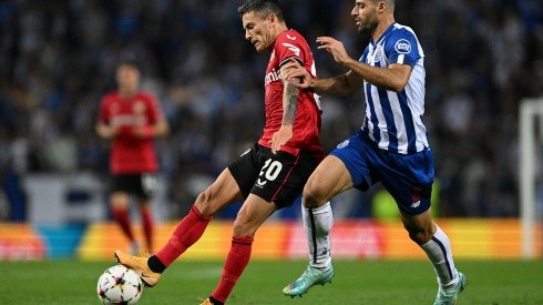 Charles Aránguiz fue titular en amarga caída del Leverkusen visitando a Porto.