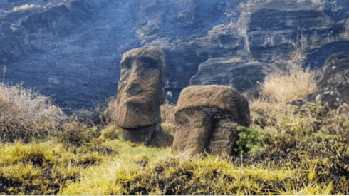 Moais quedan con daño "irreparable" tras incendios en Rapa Nui