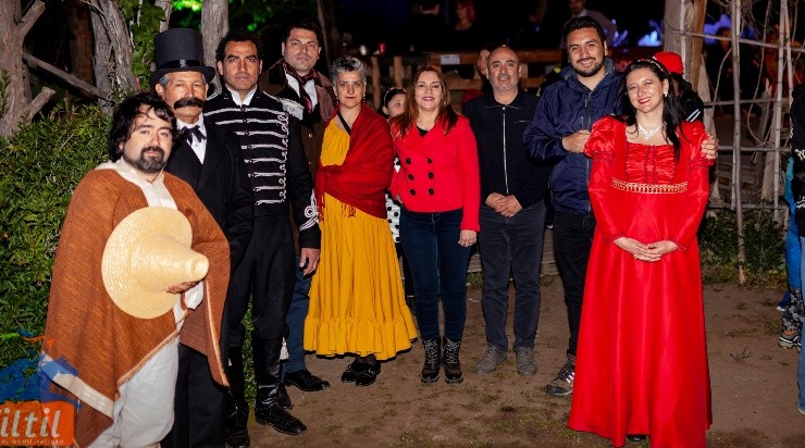 Parte del elenco y de las autoridades que propician este recorrido. (FOTO: NICOLÁS AMIGO)