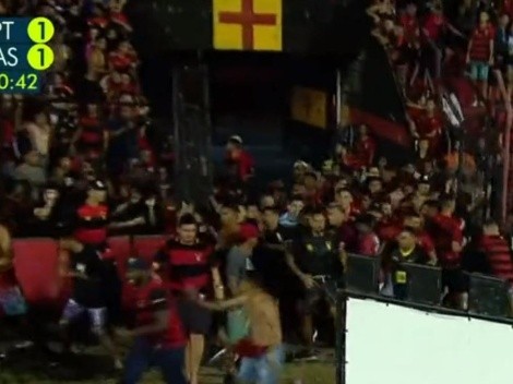 Hinchas de Recife entran a la cancha a agredir jugadores de Vasco
