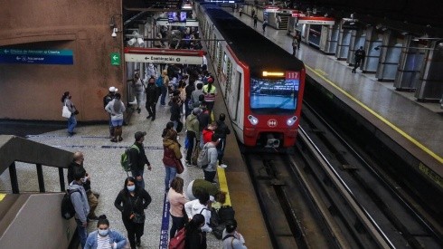 Revisa a qué hora cierra Metro y cuándo pasa el último tren