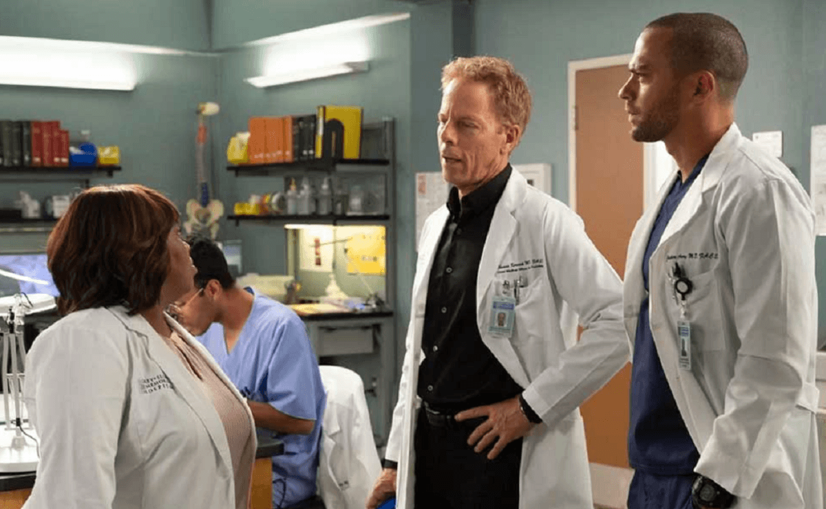 What characters return to Grey’s Anatomy season 19?