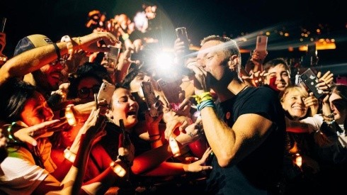 Chris Martin con los fanáticos de Coldplay en Argentina.