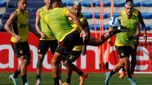 Vidal entrena con normalidad a un día de la final de la Copa Libertadores.