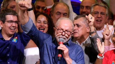 Lula se compromete a "restablecer la paz" en Brasil